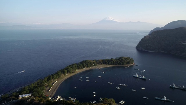 日本，亚洲，本州，静冈县，鹤田，伊豆半东半岛上的富士山视频素材