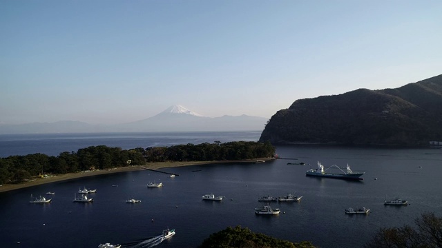 日本，亚洲，本州，静冈县，鹤田，伊豆半东半岛上的富士山视频素材