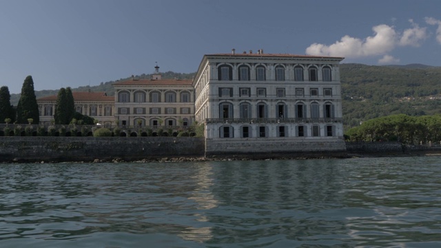 船上拍摄通过Isola Bella，湖马焦雷，皮埃蒙特，意大利湖，意大利，欧洲视频素材