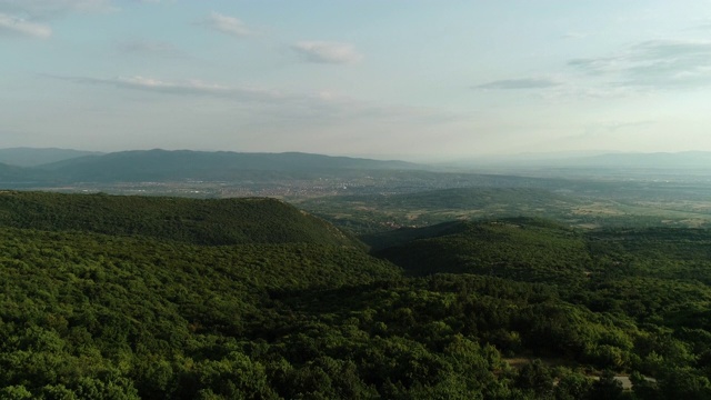 山脉和城市景观视频素材