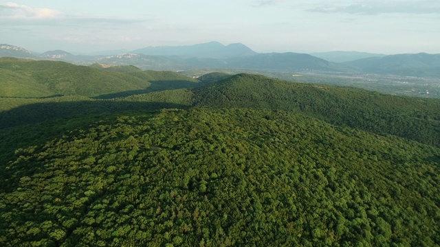 从空中俯瞰的山脉范围视频素材