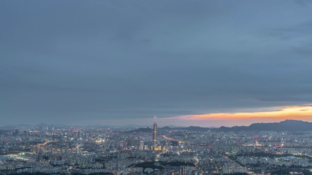 日落到夜景的乐天世界大厦和附近的市中心地区视频素材