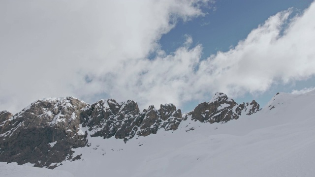 高山在冬天变长视频下载