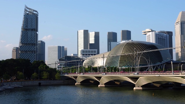 滨海湾剧院和滨海湾大桥，新加坡视频素材