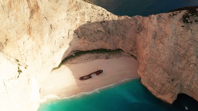 Navagio(沉船)海滩鸟瞰图Zakynthos岛，希腊。视频素材