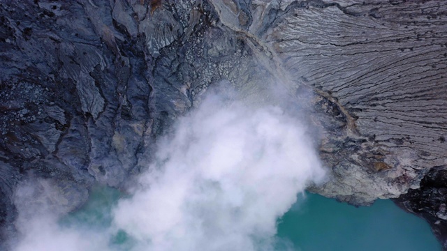 印尼爪哇伊真火山的日出视频素材