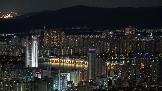 汉江上的汉城锦sil桥及附近地区的夜景视频素材