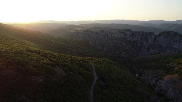 徒步旅行路线和日落视频素材