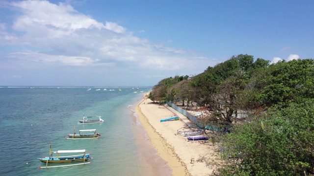 Sanur海滩在印尼巴厘岛鸟瞰图视频素材