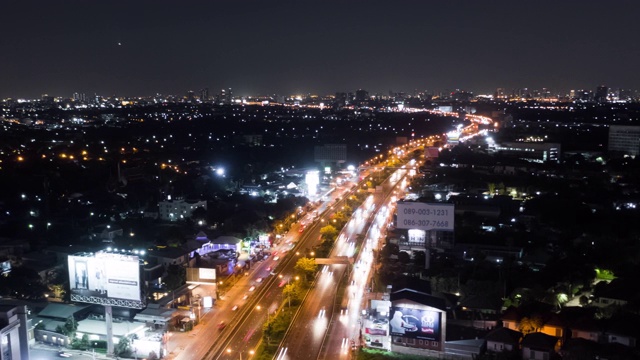 超级崩塌:夜间通往城市的高速公路视频下载