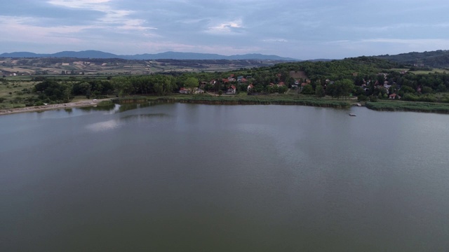 湖泊鸟瞰图视频素材
