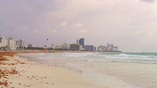 迈阿密海滩海浪到达海岸视频素材