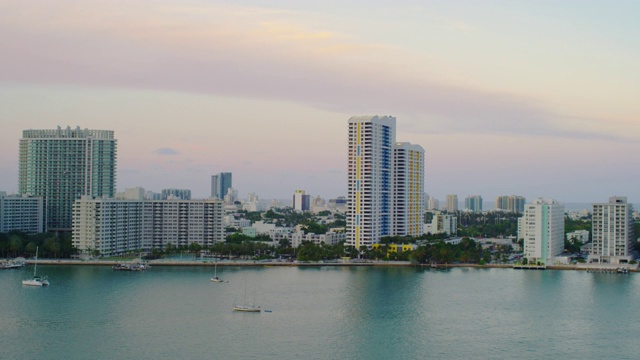 迈阿密的船只和建筑鸟瞰图视频素材