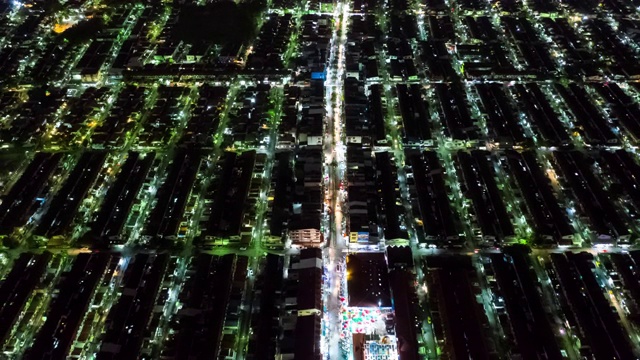 住宅小区或村庄在夜间向上倾斜的超影像视频素材