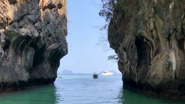 悬崖墙和山门泻湖湾在港岛，安达曼海甲米，泰国-录像视频素材