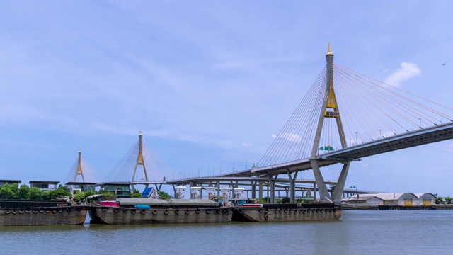 普密蓬1号和2号大桥，横跨湄南河的最大桥梁，曼谷，泰国视频素材