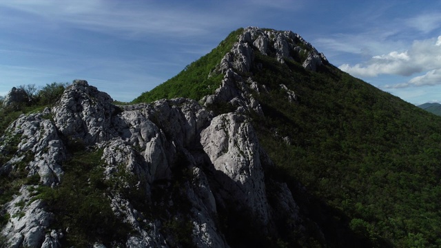 鸟瞰图山顶在夏天视频素材