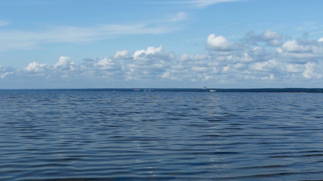 从海边看海岸视频素材