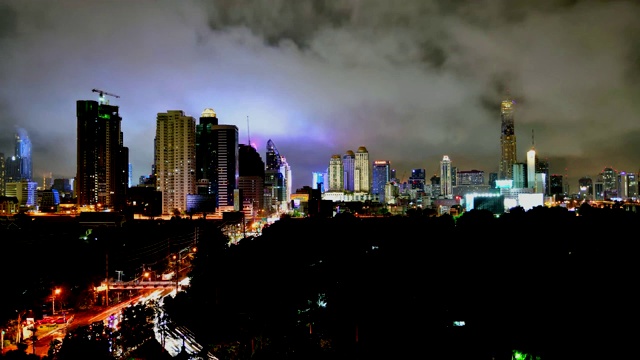 时间流逝夜景在雨季的城市，曼谷视频素材