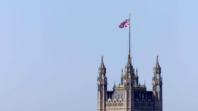 英国国旗在国会大厦上空飘扬视频下载