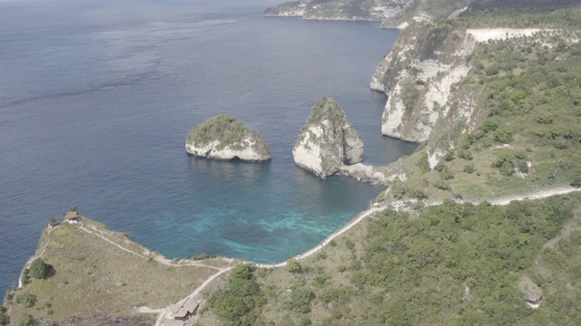 鸟瞰图的钻石海滩在努沙佩尼达印度尼西亚视频素材