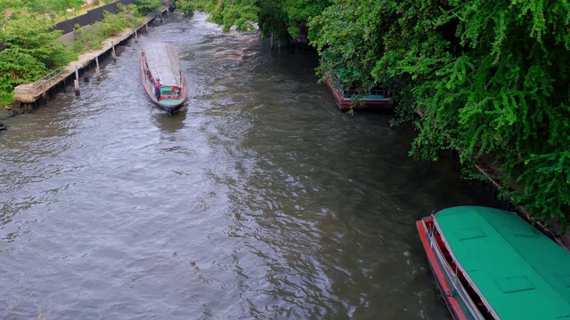 4K时间流逝，盛赛普运河的客船，盛赛普运河是曼谷重要的著名运河。人们倾向于使用这项服务来避免路上的交通堵塞。视频素材