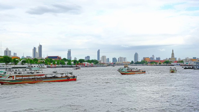 4K时间流逝，湄南河在曼谷市中心，湄南河是泰国的主要河流。视频素材