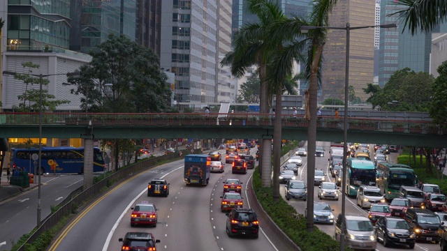 晚上香港市区市区交通街道桥面全景4k视频素材