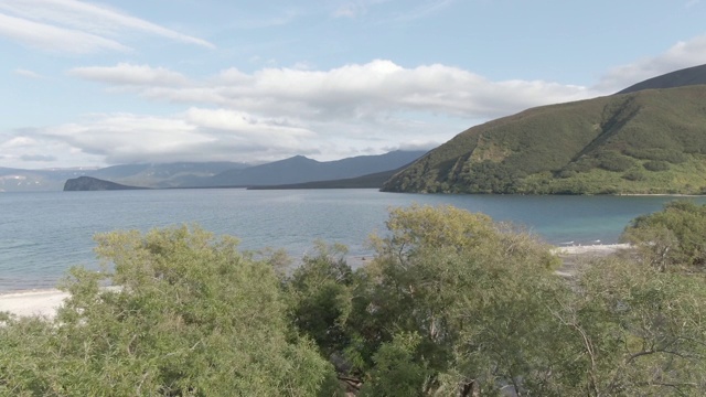 俄罗斯堪察加半岛的千岛湖风光和棕熊视频素材