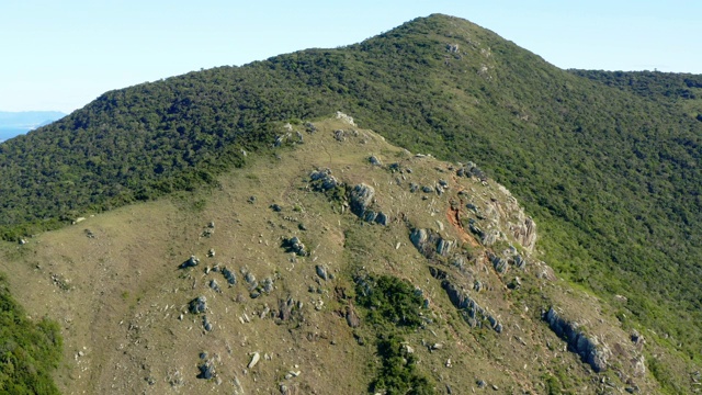 Morro Da Coroa Summit, laginha Do Leste Beach鸟瞰图视频素材