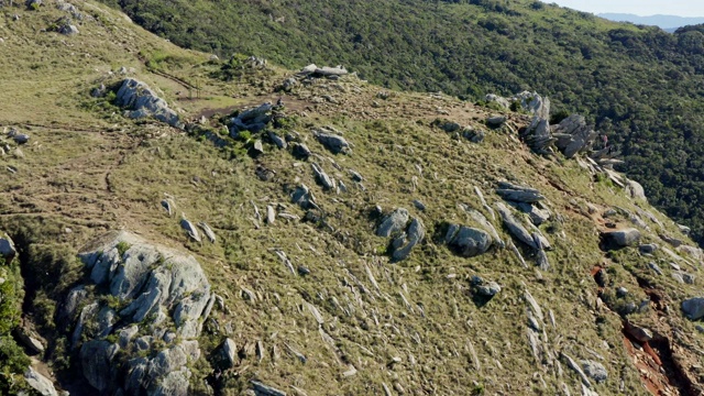 莫罗·达·科罗娜峰在东海滩泻湖建立空中拍摄视频素材