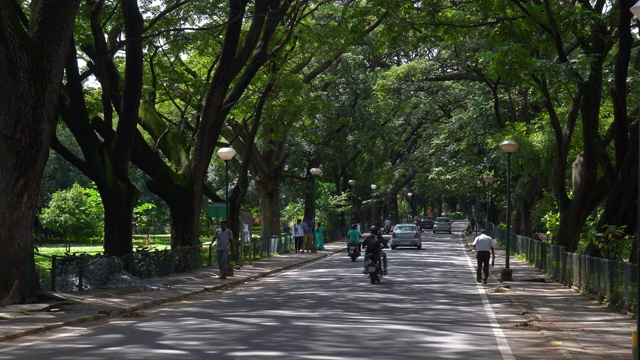 班加罗尔城市中心晴天交通街道公园小巷全景4k印度视频素材