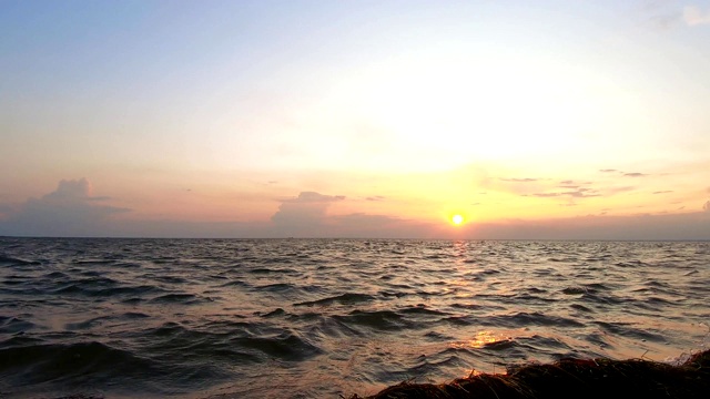 海湾上的日落视频素材