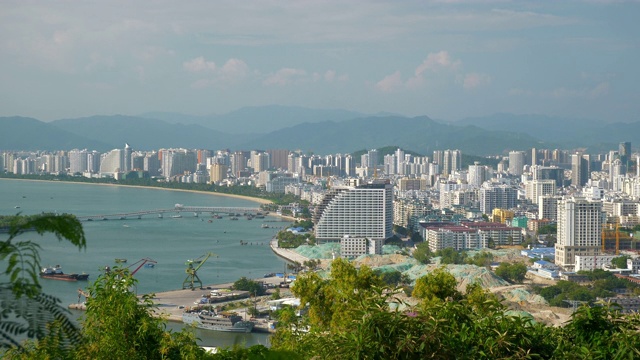 阳光明媚的一天三亚城市景观湾公园顶部全景4k海南中国视频素材