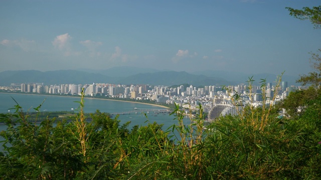 阳光明媚的一天三亚城市景观湾公园顶部全景4k海南中国视频素材