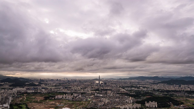 乐天世界大厦周围的城市景观(韩国最高的建筑)，松帕谷，韩国首尔视频素材