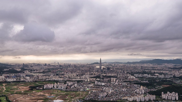 乐天世界大厦周围的城市景观(韩国最高的建筑)，松帕谷，韩国首尔视频素材