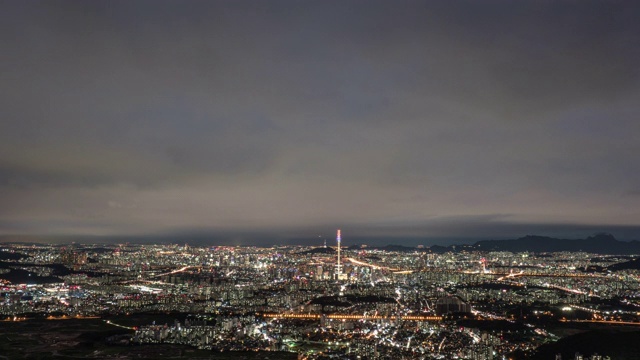 日落和夜景的乐天世界大厦(韩国最高的建筑)和附近的松帕谷市中心区，首尔，韩国视频素材