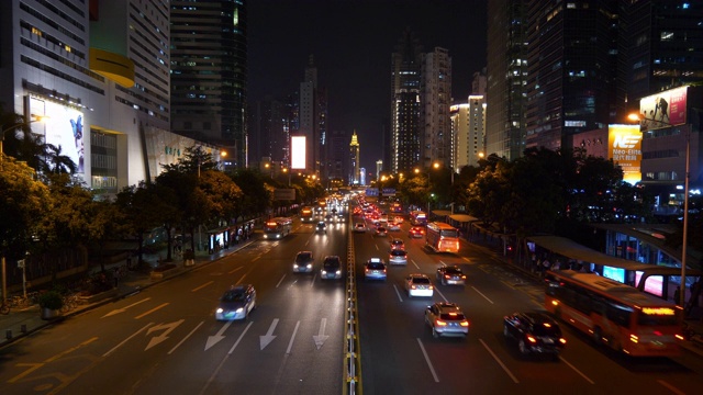 深圳市中心夜景时间灯火通明交通、步行桥全景4k中国视频素材