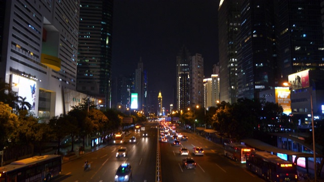 深圳市中心夜景时间灯火通明交通、步行桥全景4k中国视频素材