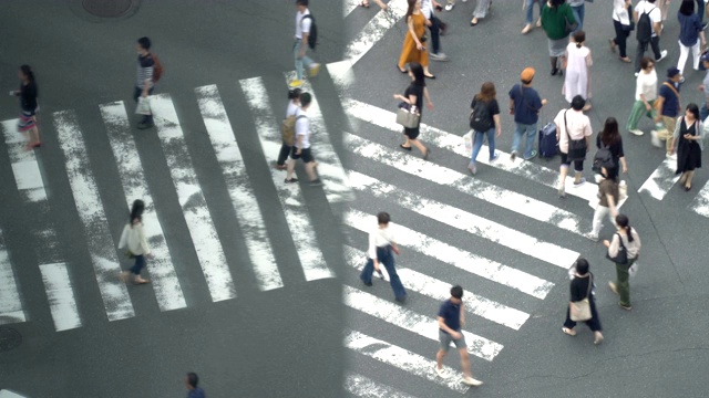 日本东京涉谷十字路口的行人和车辆视频素材