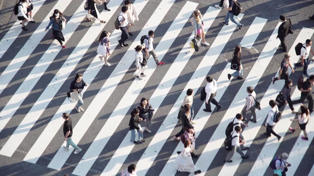 在日本东京涩谷十字路口的人群。视频素材