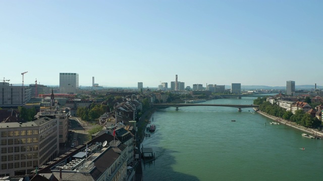 飞越巴塞尔市夏日河流空中全景4k瑞士视频素材