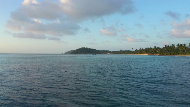 日落时间苏梅岛滨水海岸线空中全景4k泰国视频素材