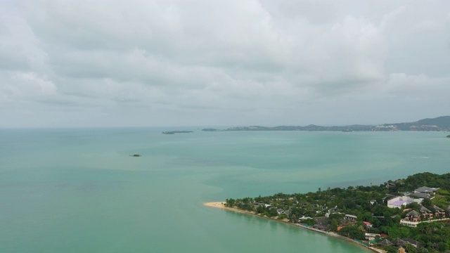 苏梅岛海滩海岸线豪华酒店平房空中全景4k泰国视频素材