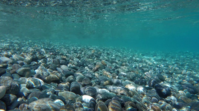 海底的鹅卵石视频素材