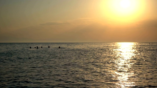 日落和海浪视频素材