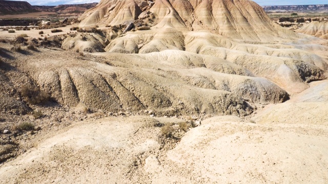 欧洲最大的沙漠——巴尔德纳斯里尔斯公园的岩层。Bardenas Reales，纳瓦拉，西班牙。视频素材