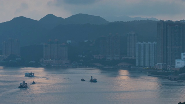 香港摩天大楼的日落景观。现代城市商务区背景视频素材