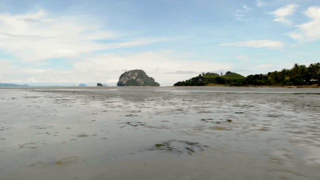 热带岛屿海滩海浪，无人机射击视频素材